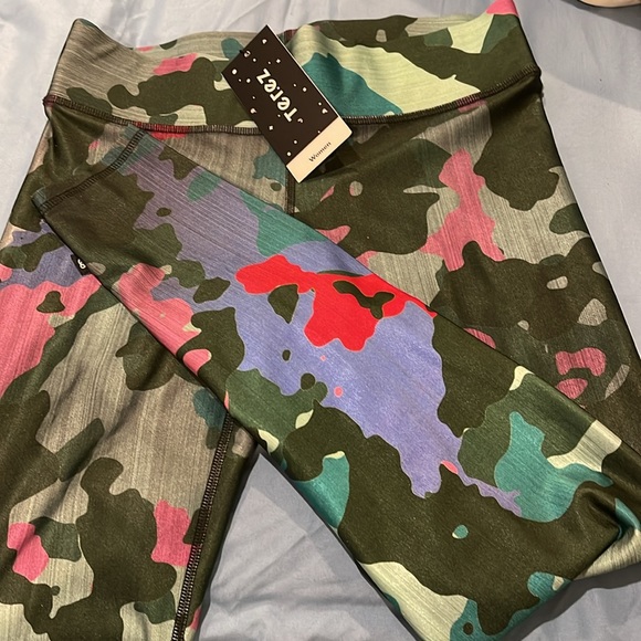 NWT Terez Multicolor Leggings full length Yoga style Shiny - Picture 2 of 4